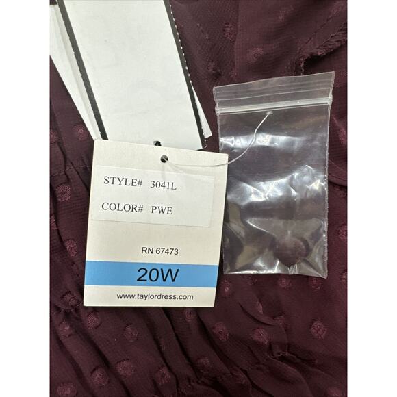 NWT Sz 20 Plus Size Taylor Woman Dress. Port Wine. Sheer Sleeves. V Neck. Dotted - Picture 5 of 5